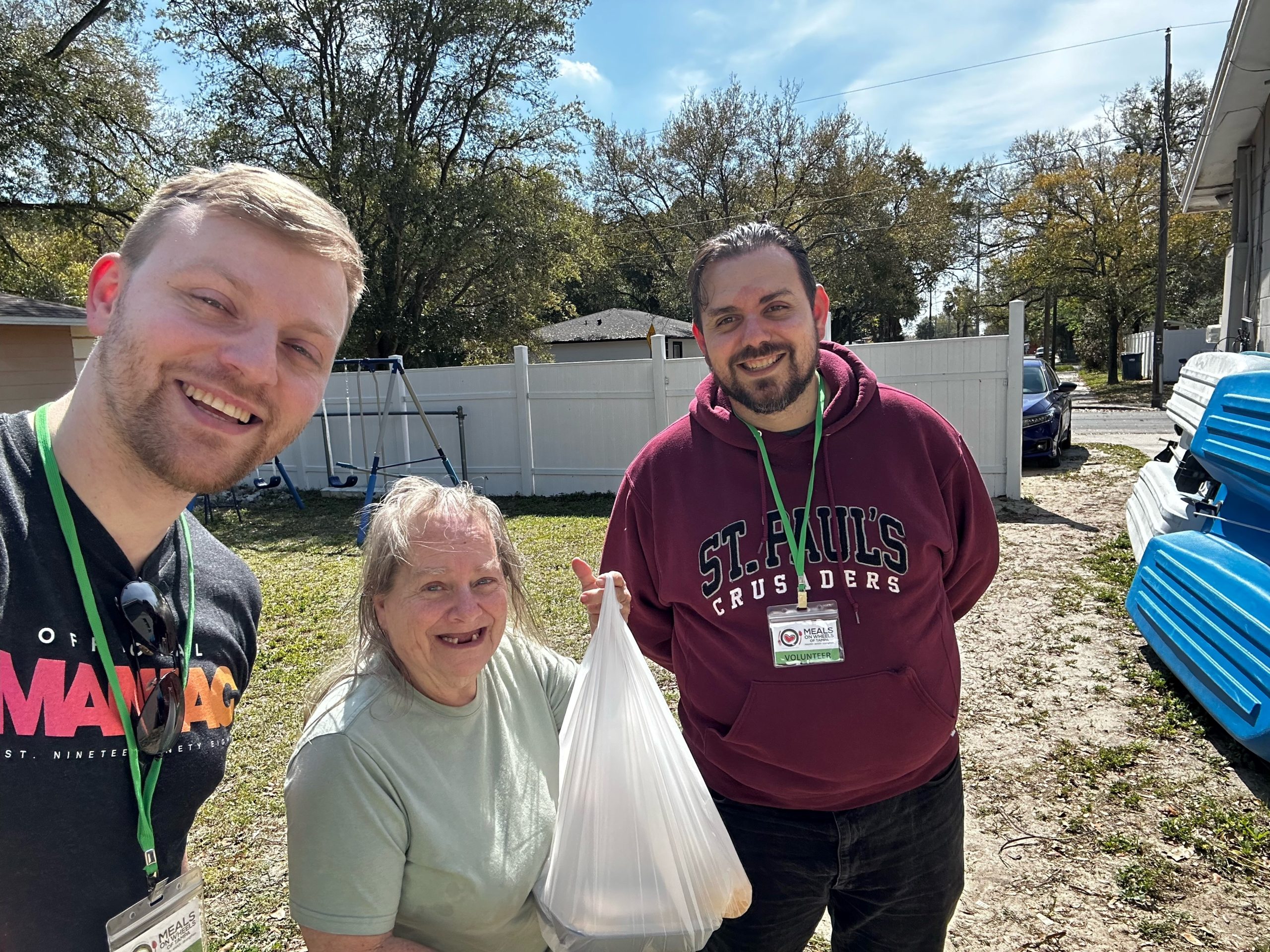 postcardmania volunteers at meals on wheels of tampa